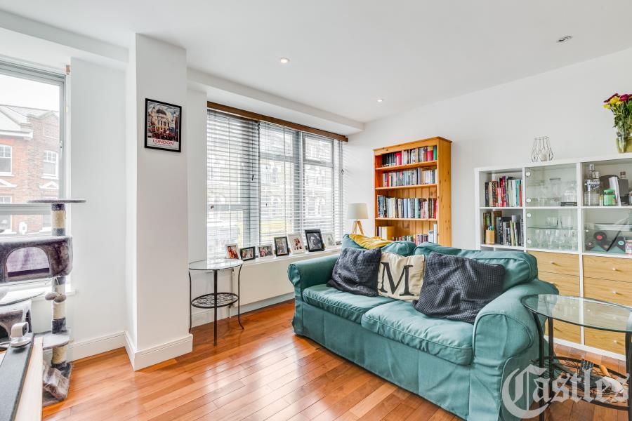 Flat Coleridge Road in Greater London