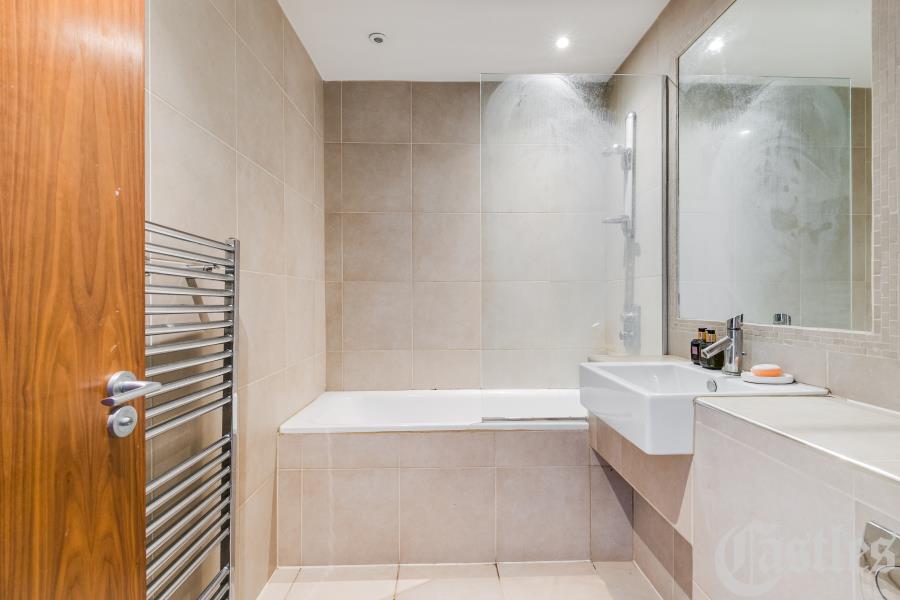 Flat Coleridge Road in Greater London