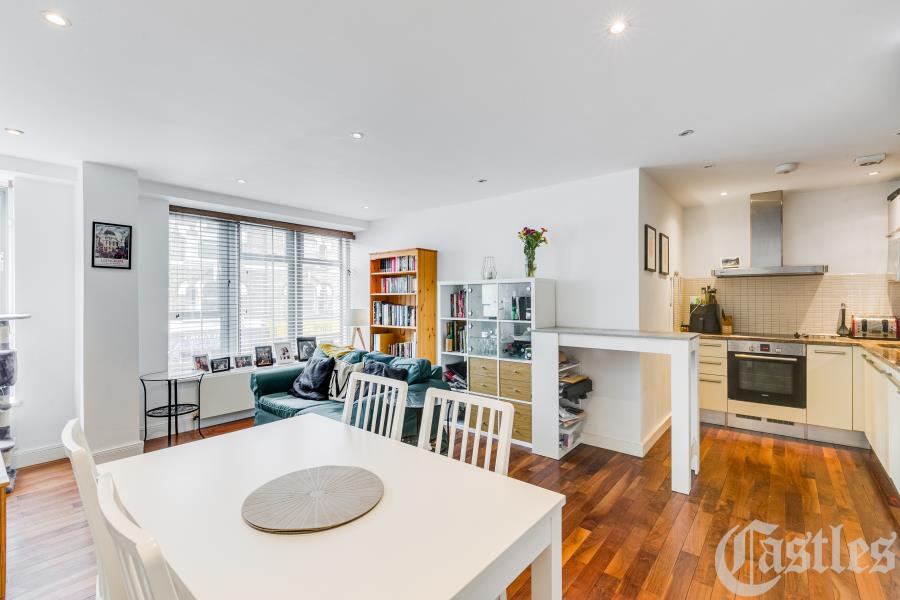 Flat Coleridge Road in Greater London