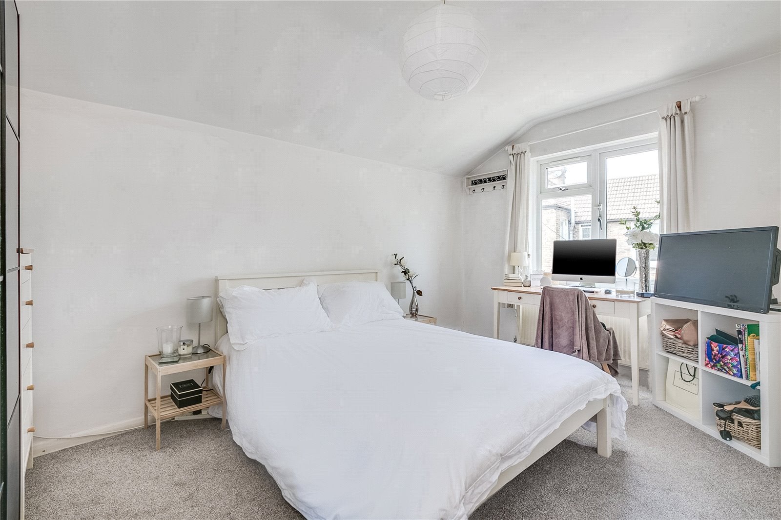 Flat Hydethorpe Road in Greater London