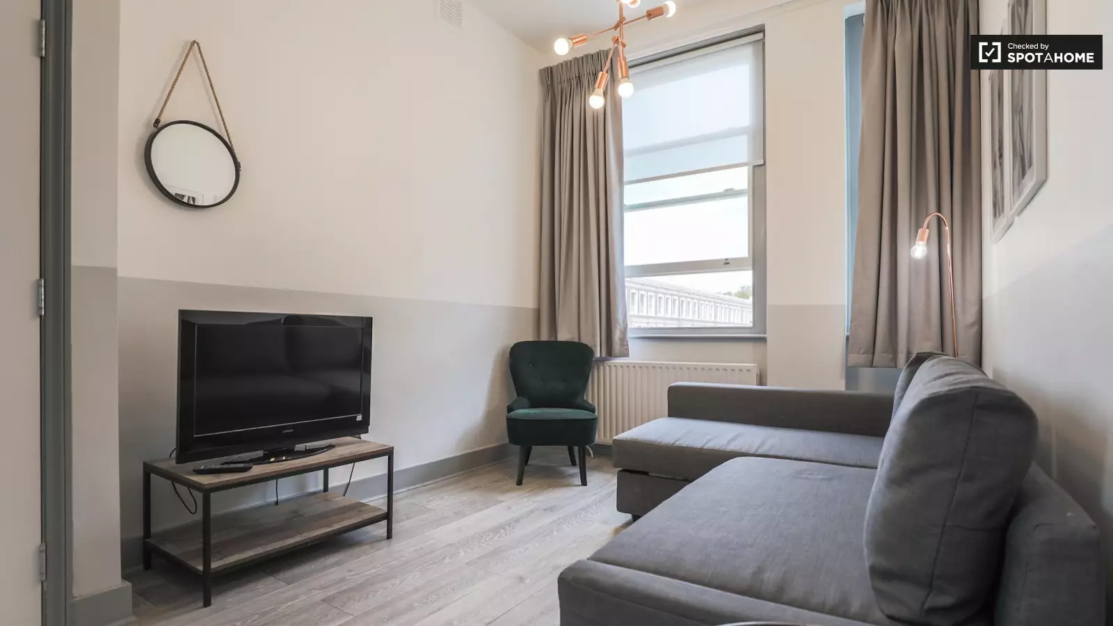 Flat Nevern Road in Greater London