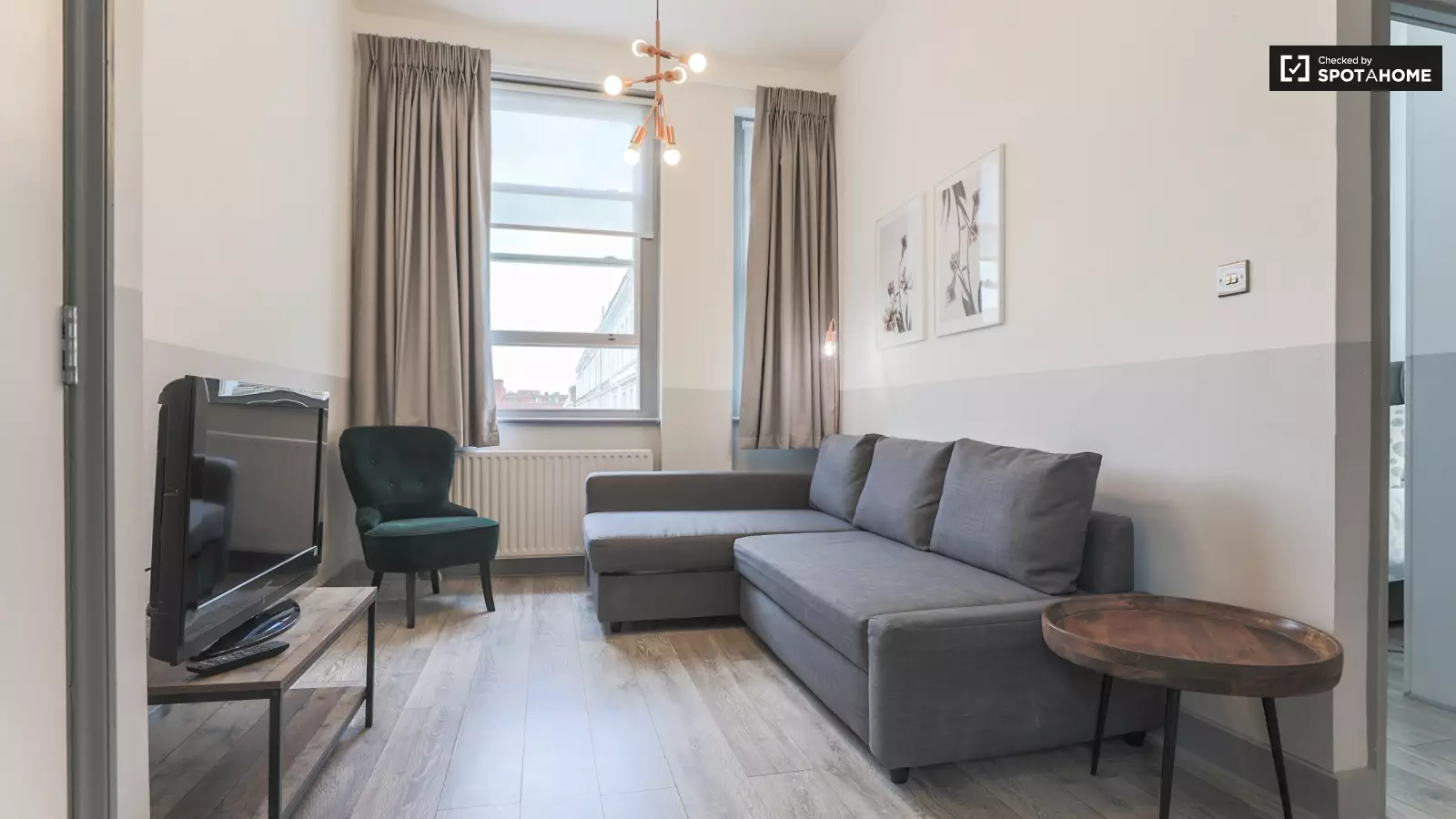 Flat Nevern Road in Greater London
