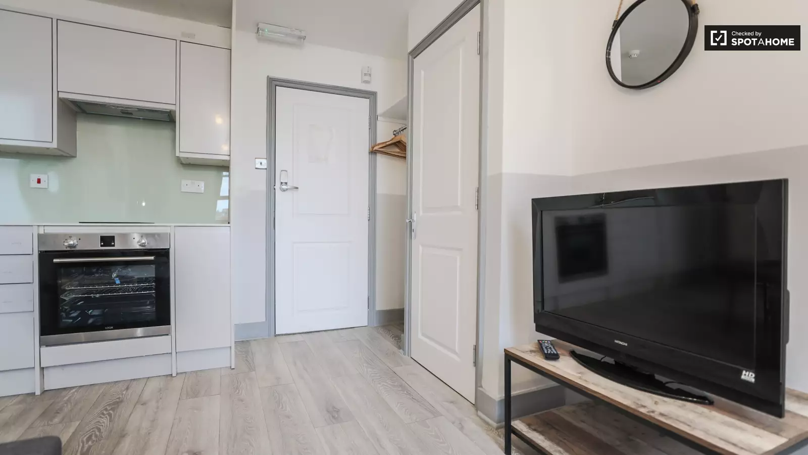 Flat Nevern Road in Greater London