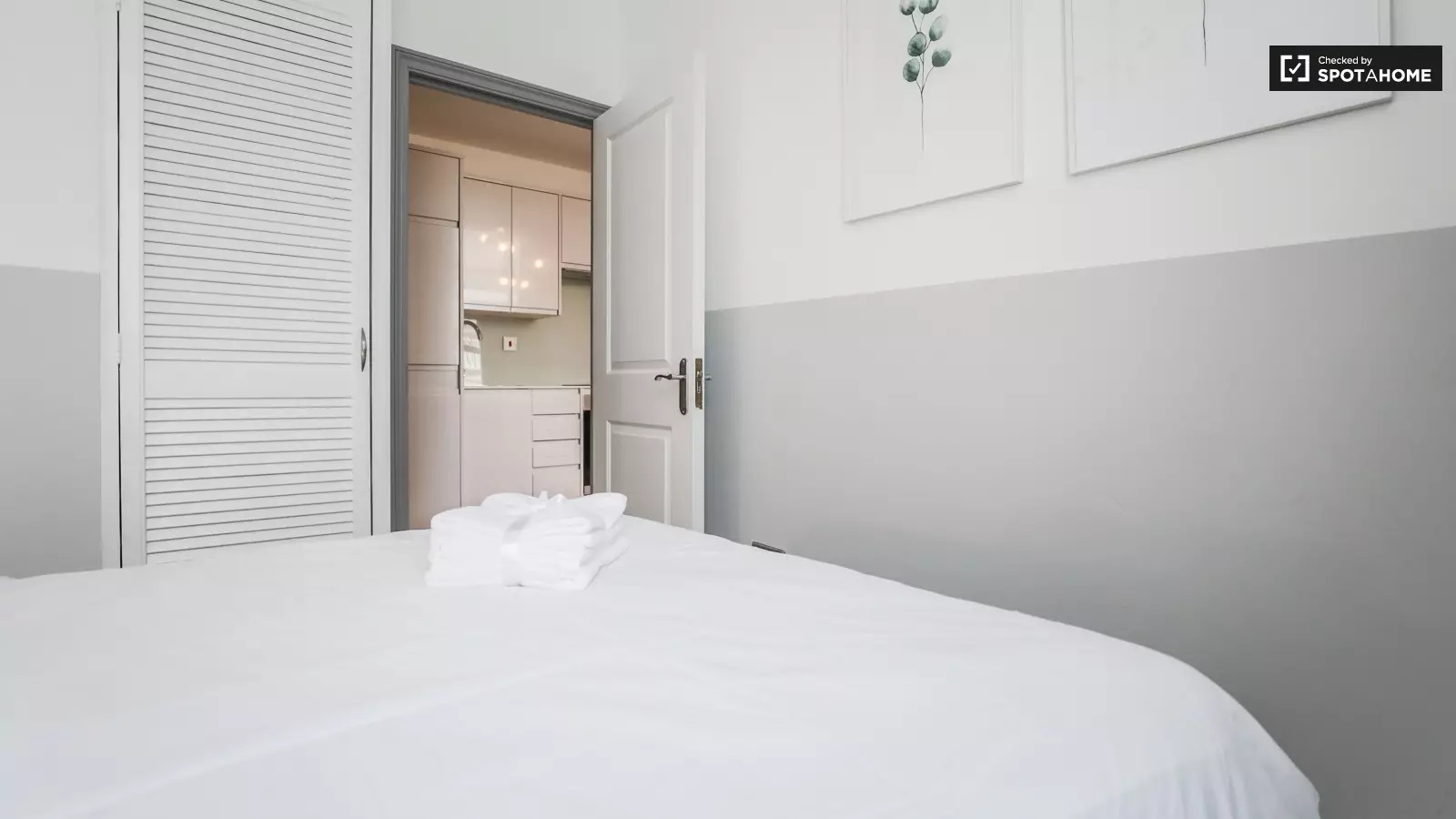 Flat Nevern Road in Greater London