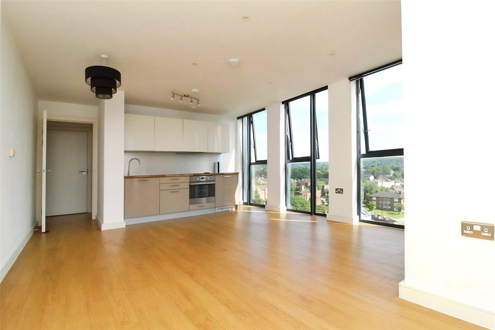 Flat Mason's Avenue in Greater London