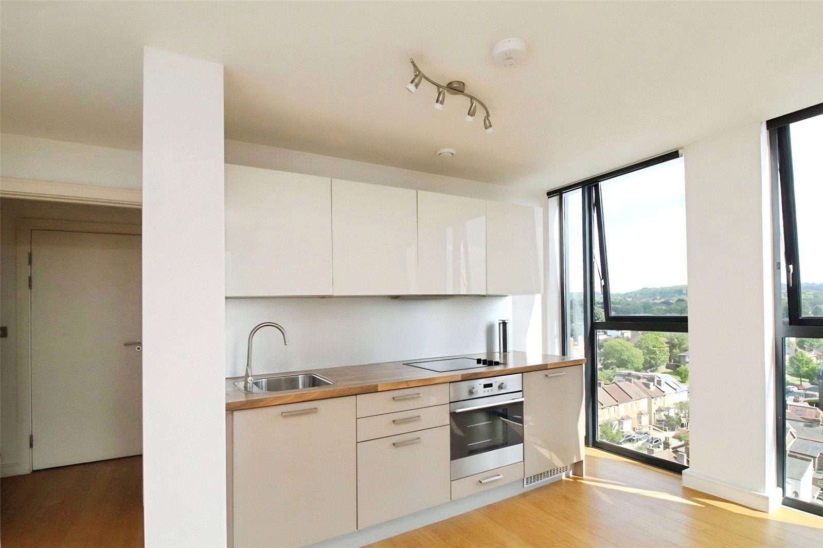 Flat Mason's Avenue in Greater London