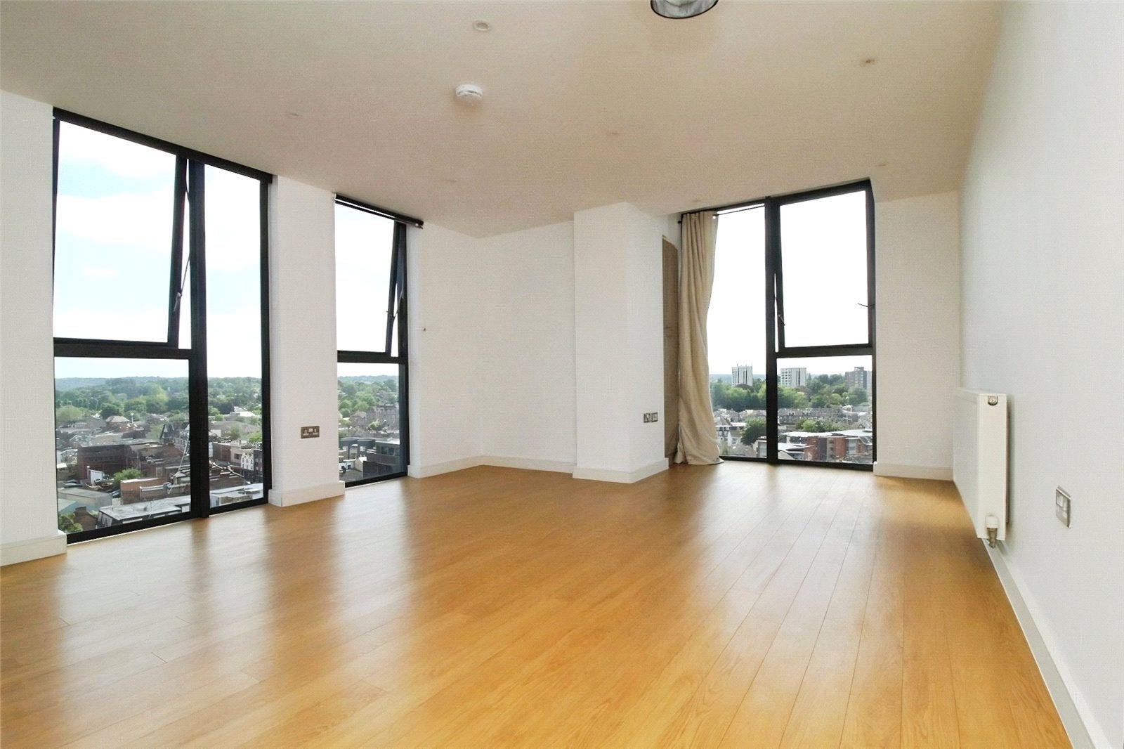Flat Mason's Avenue in Greater London