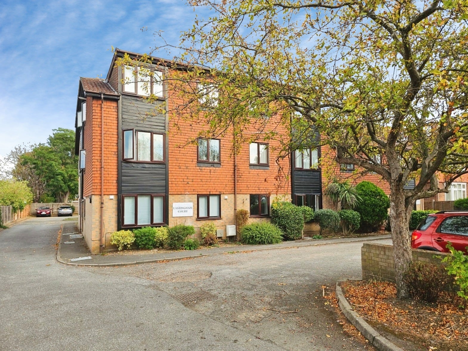 Flat Laleham Road in Borough of Spelthorne