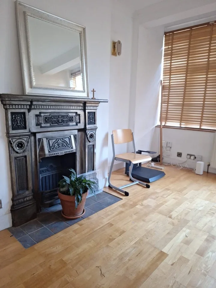 House Bulwer Road in Greater London