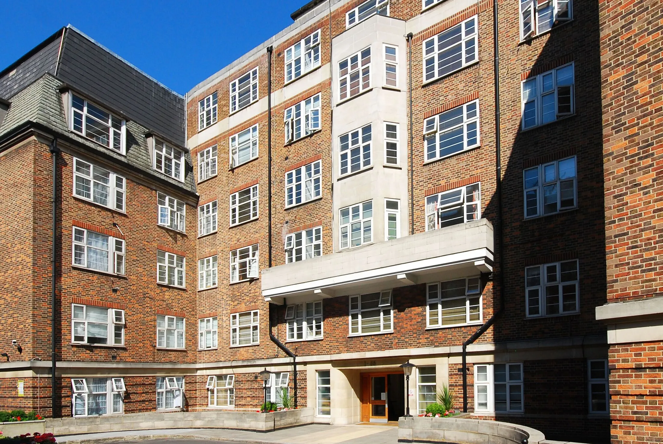 Flat Finchley Road in Greater London