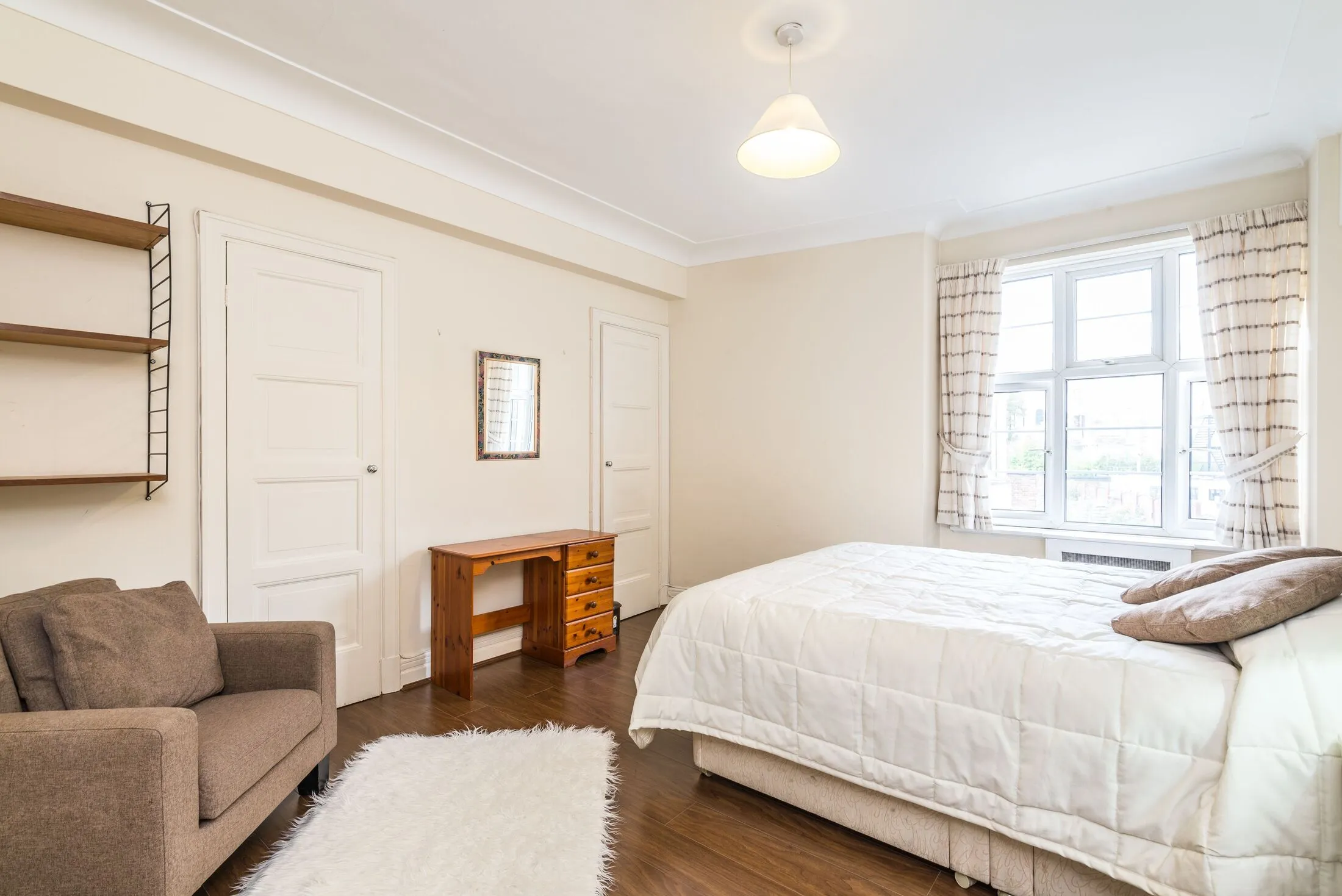 Flat Finchley Road in Greater London