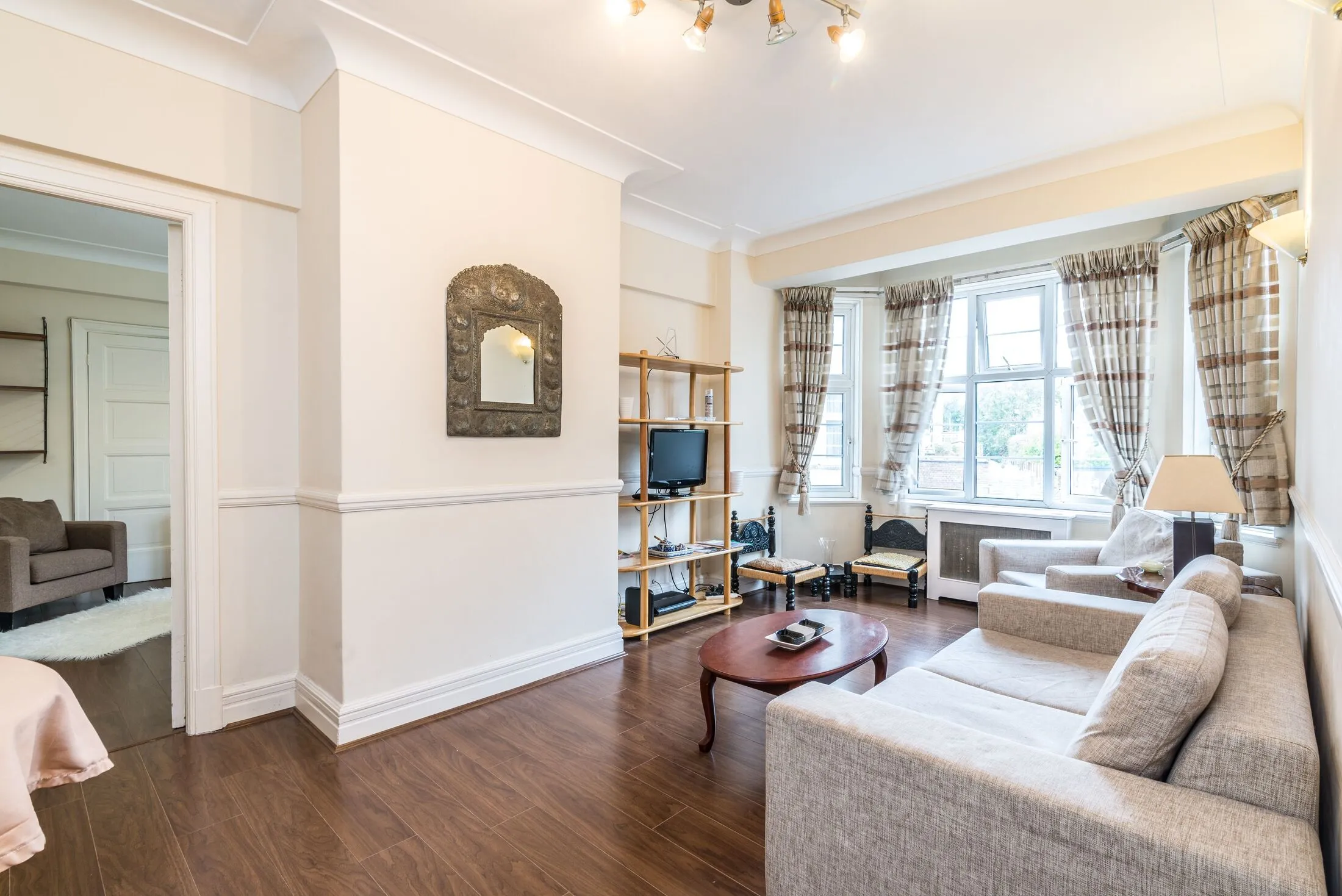 Flat Finchley Road in Greater London