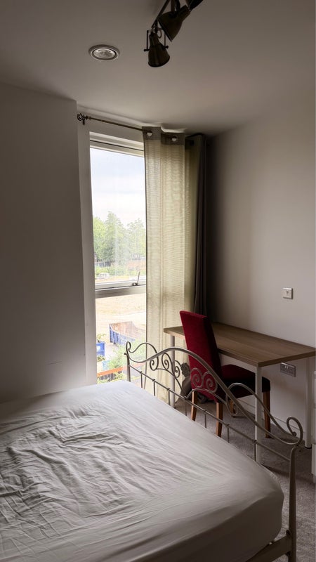 Room Waterline Way in Greater London