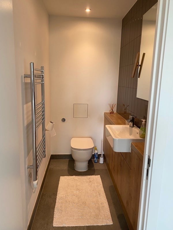Room Waterline Way in Greater London