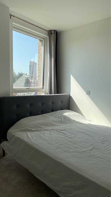 Room Waterline Way in Greater London