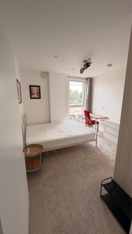 Room Waterline Way in Greater London