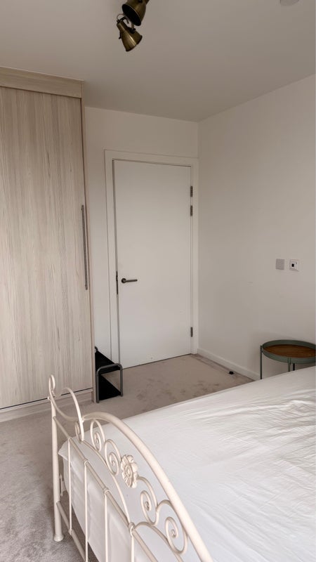 Room Waterline Way in Greater London