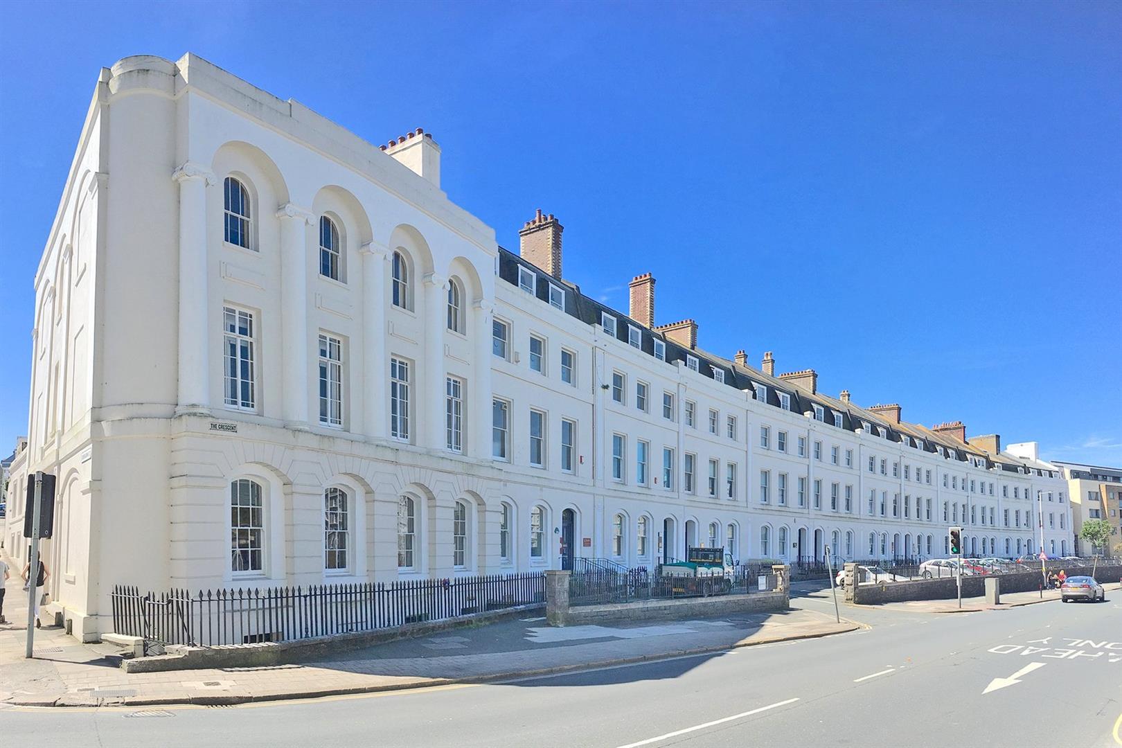 Flat The Crescent in Plymouth