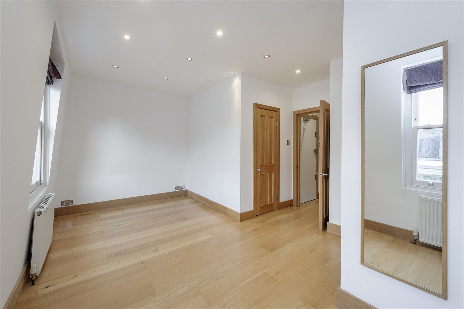 Flat Linden Gardens in Greater London