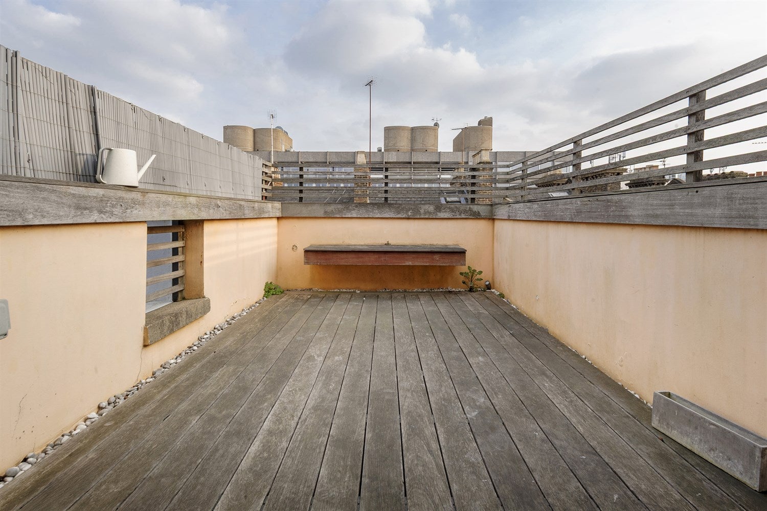 Flat Linden Gardens in Greater London