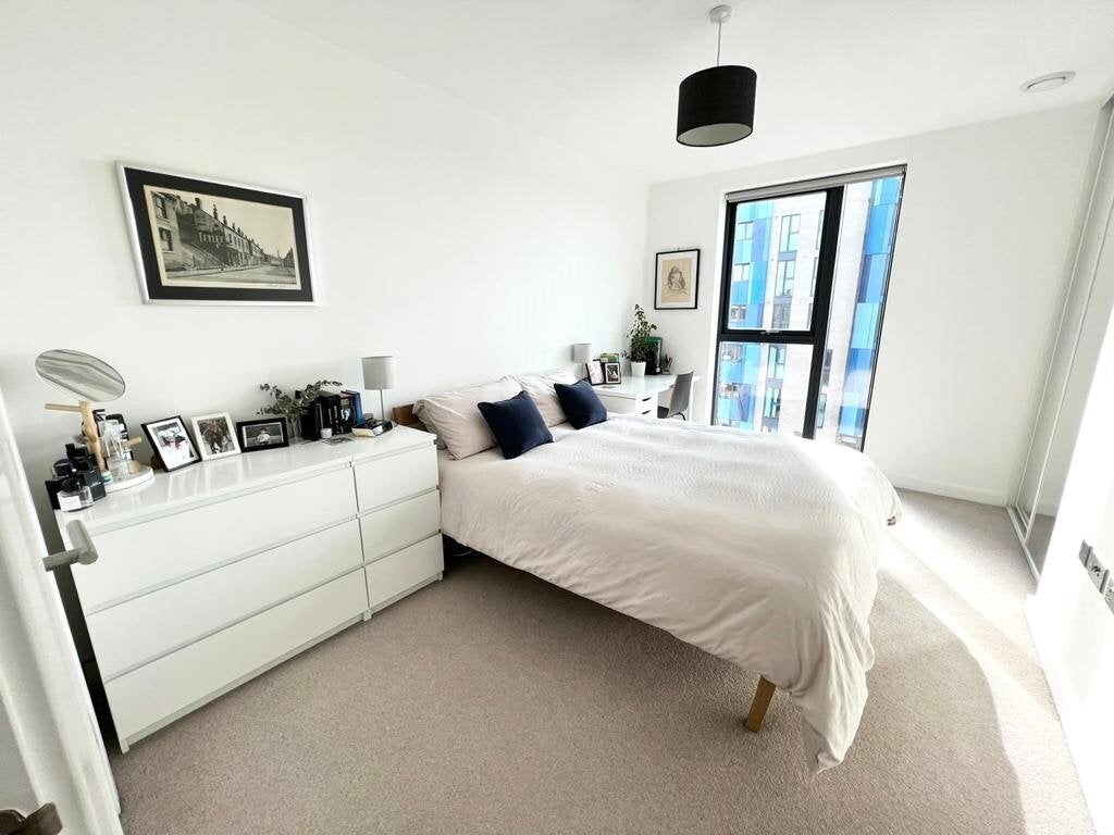 Flat Larkwood Avenue in Greater London