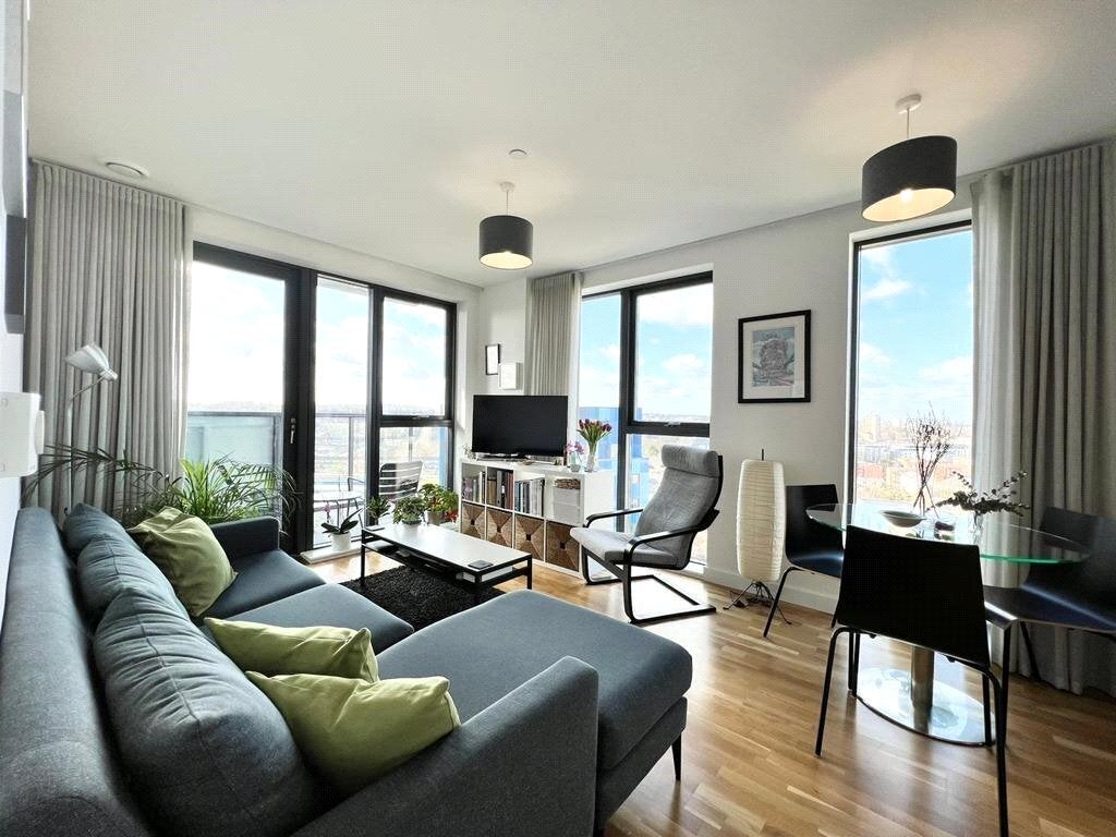 Flat Larkwood Avenue in Greater London