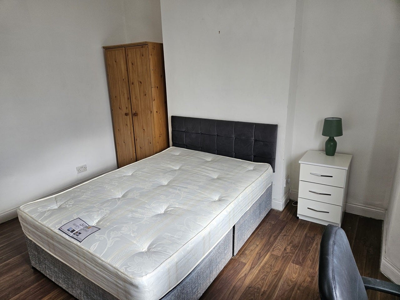 Flat Upper Tooting Road in Greater London
