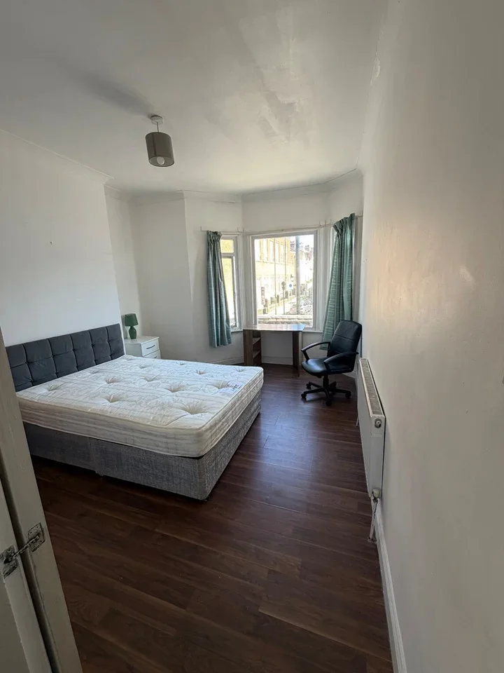Flat Upper Tooting Road in Greater London