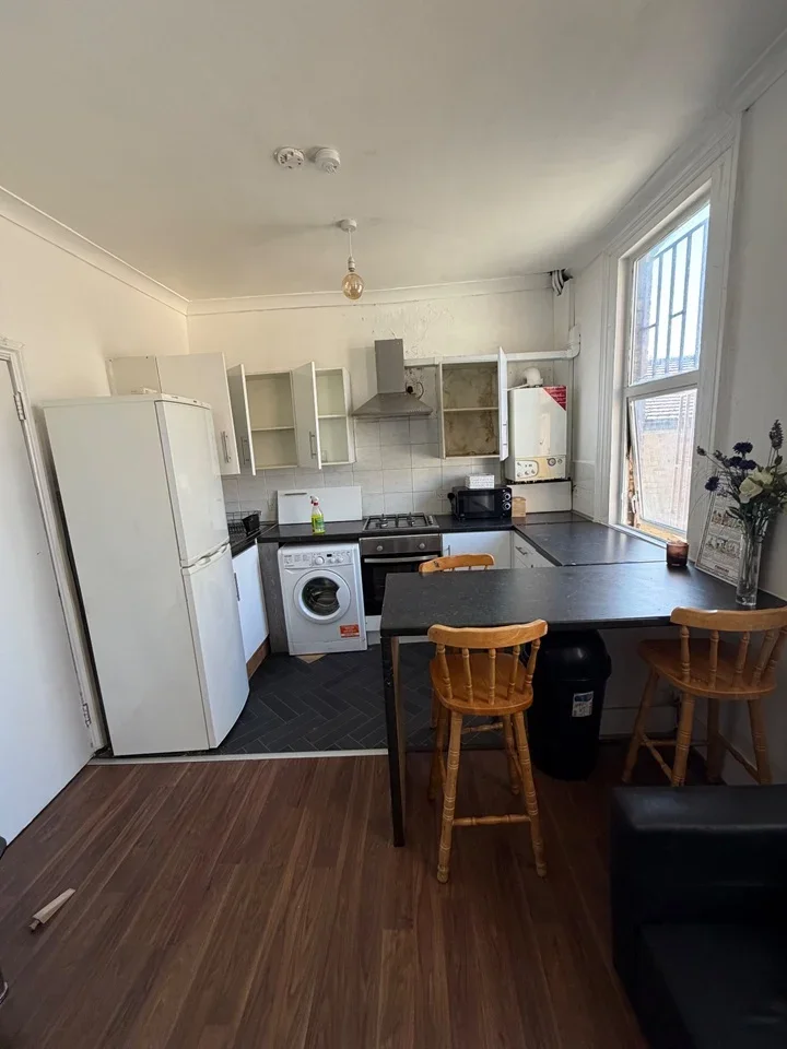 Flat Upper Tooting Road in Greater London