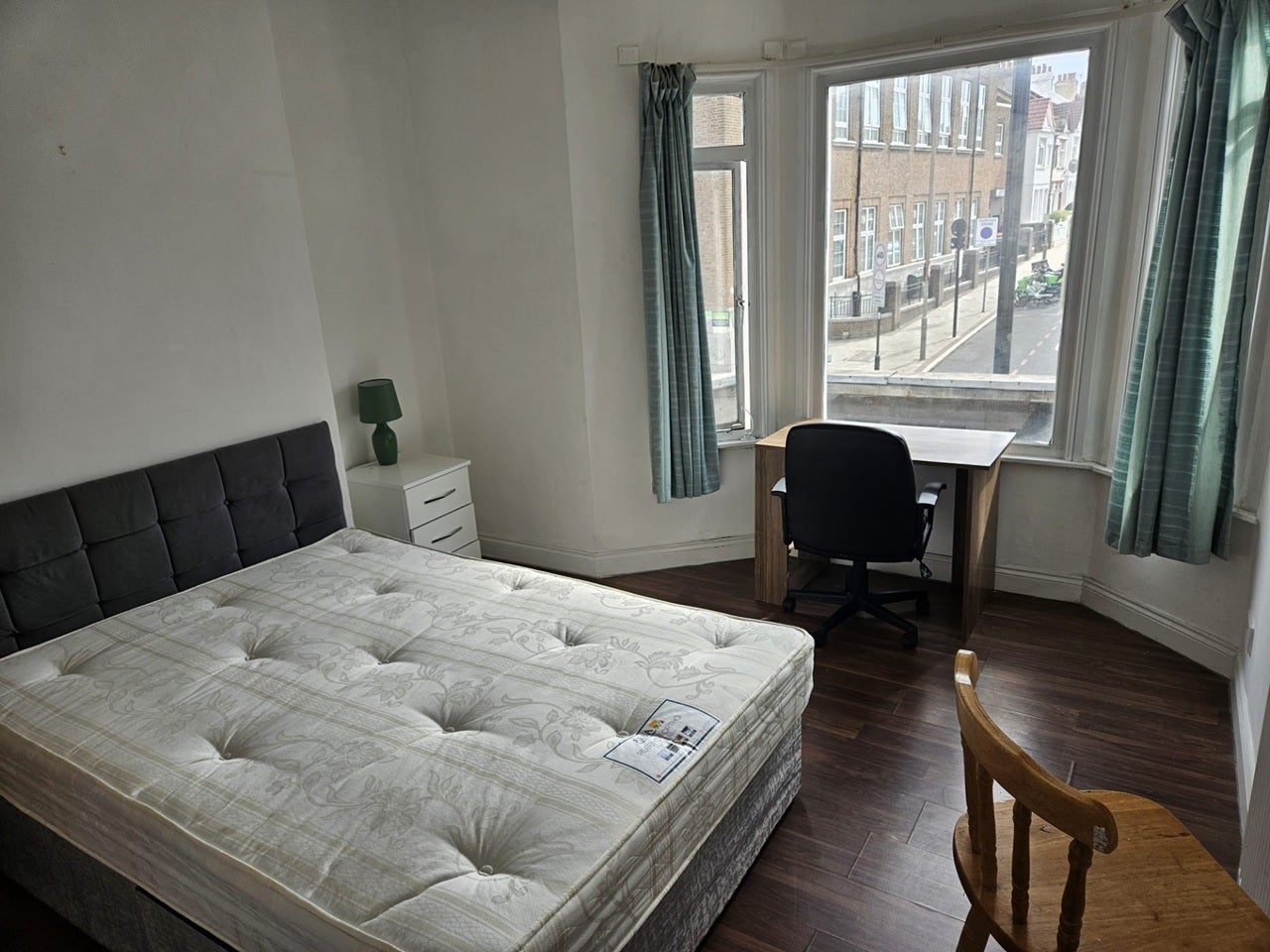 Flat Upper Tooting Road in Greater London