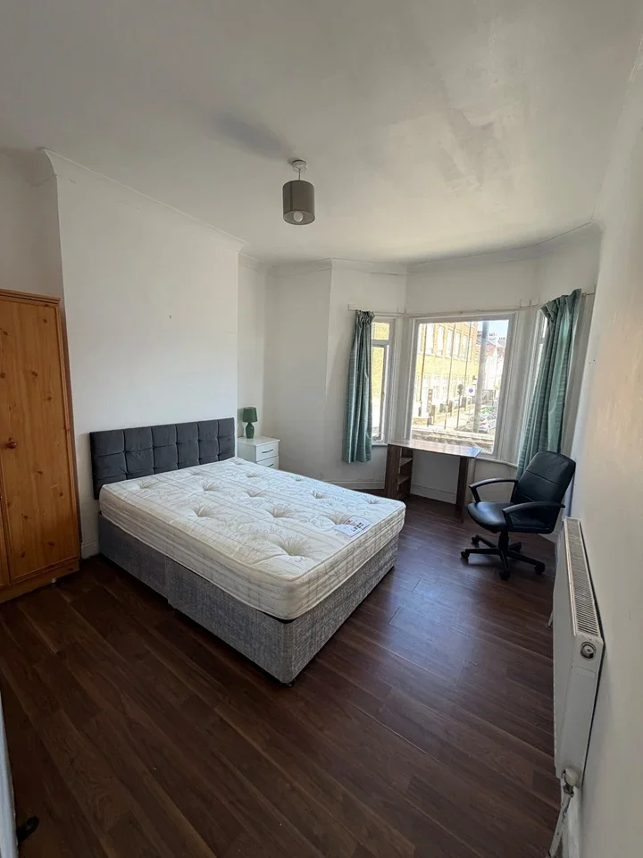 Flat Upper Tooting Road in Greater London