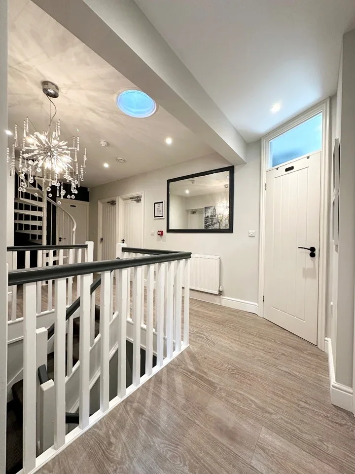 Room Paxton Court in Greater London