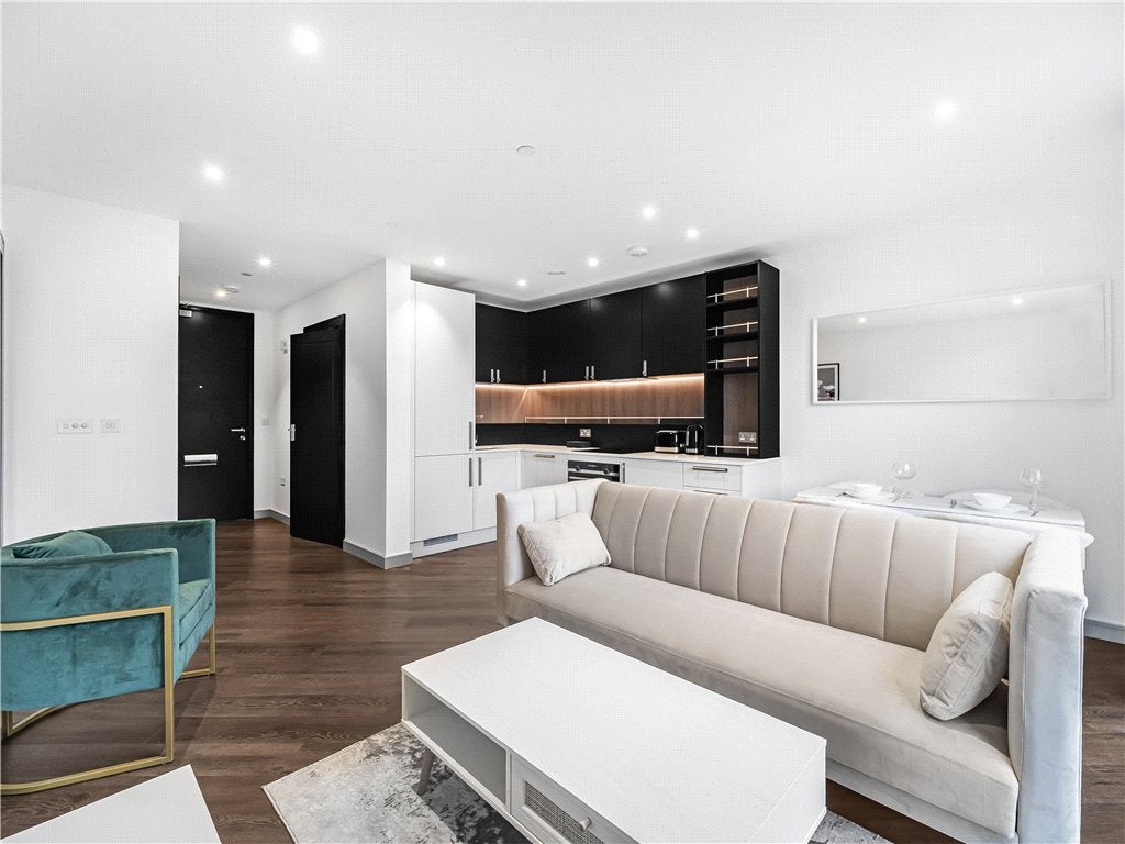 Flat London Road in Borough of Spelthorne