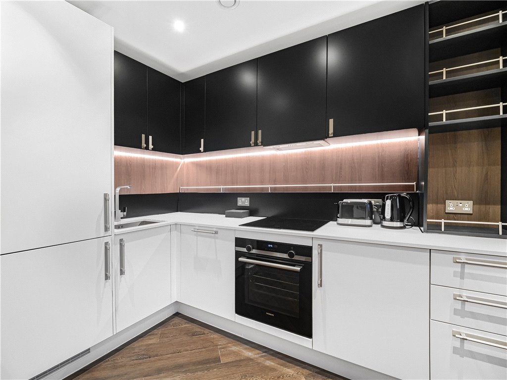 Flat London Road in Borough of Spelthorne