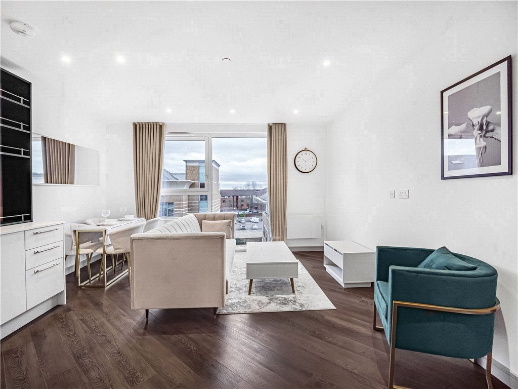 Flat London Road in Borough of Spelthorne