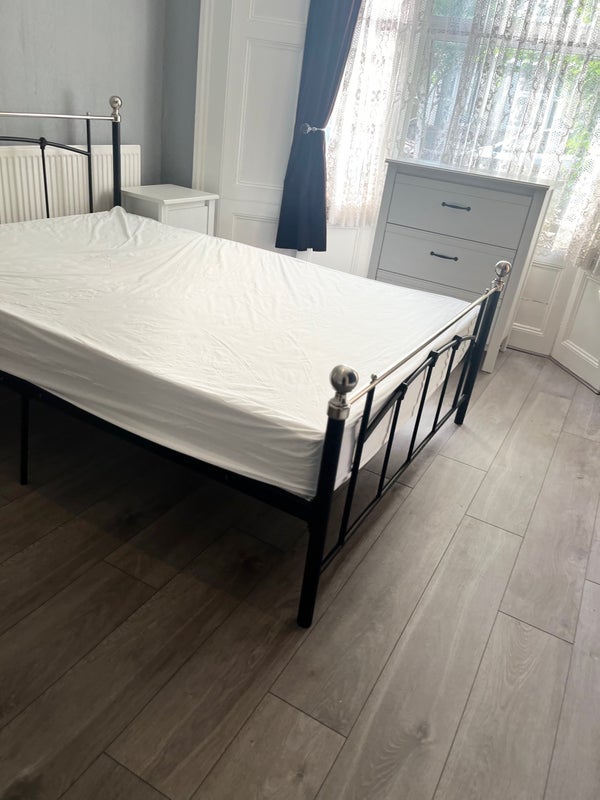Room Albert Road in Greater London