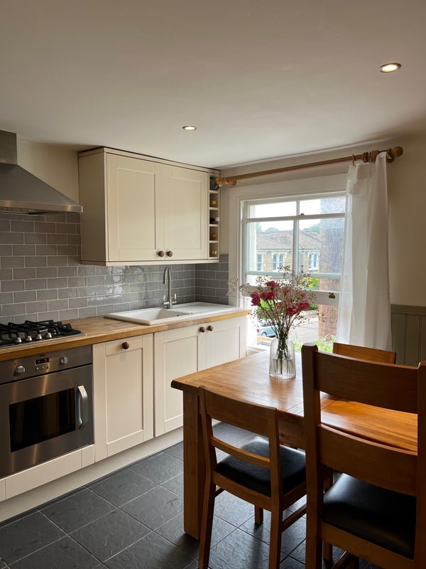 Room Appach Road in Greater London