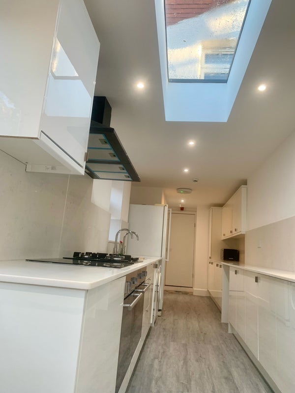 Room Westminster Road in Greater London