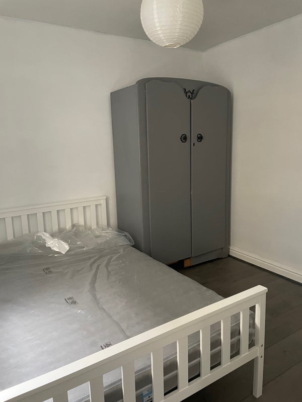 Room Neville Close in Greater London