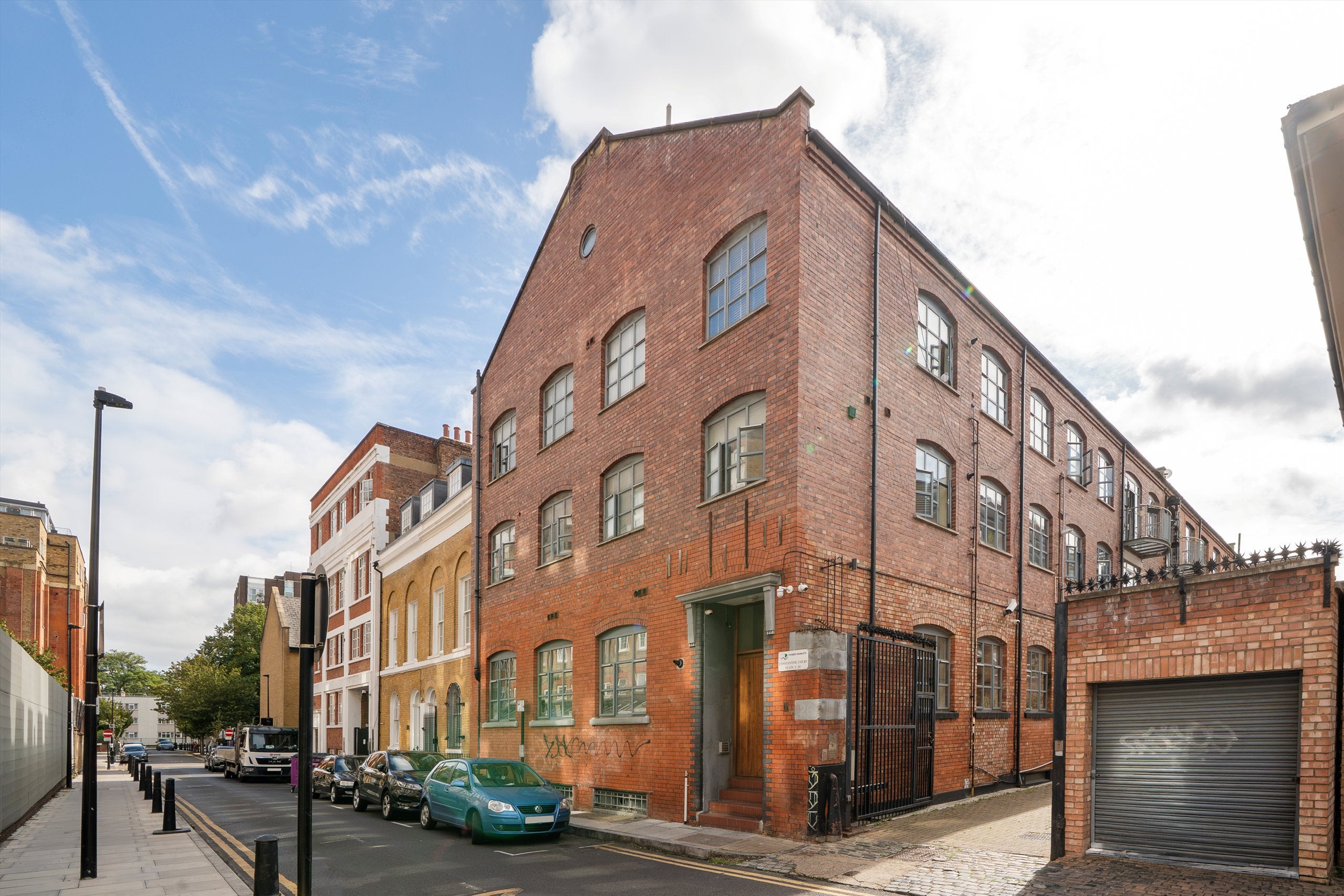 Flat Fairclough Street in Greater London
