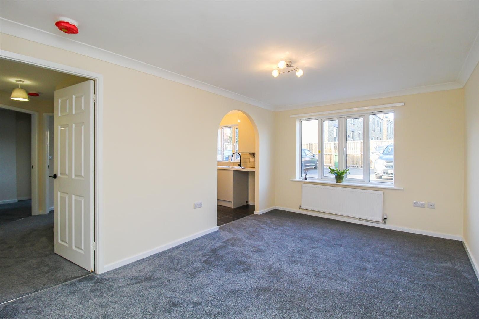 Flat Woodland Close in Wakefield