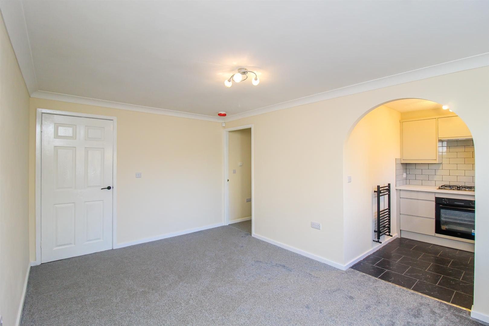 Flat Woodland Close in Wakefield