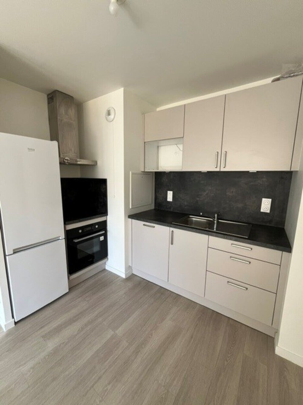 Flat Avenue Charles de Gaulle in Le Blanc-Mesnil