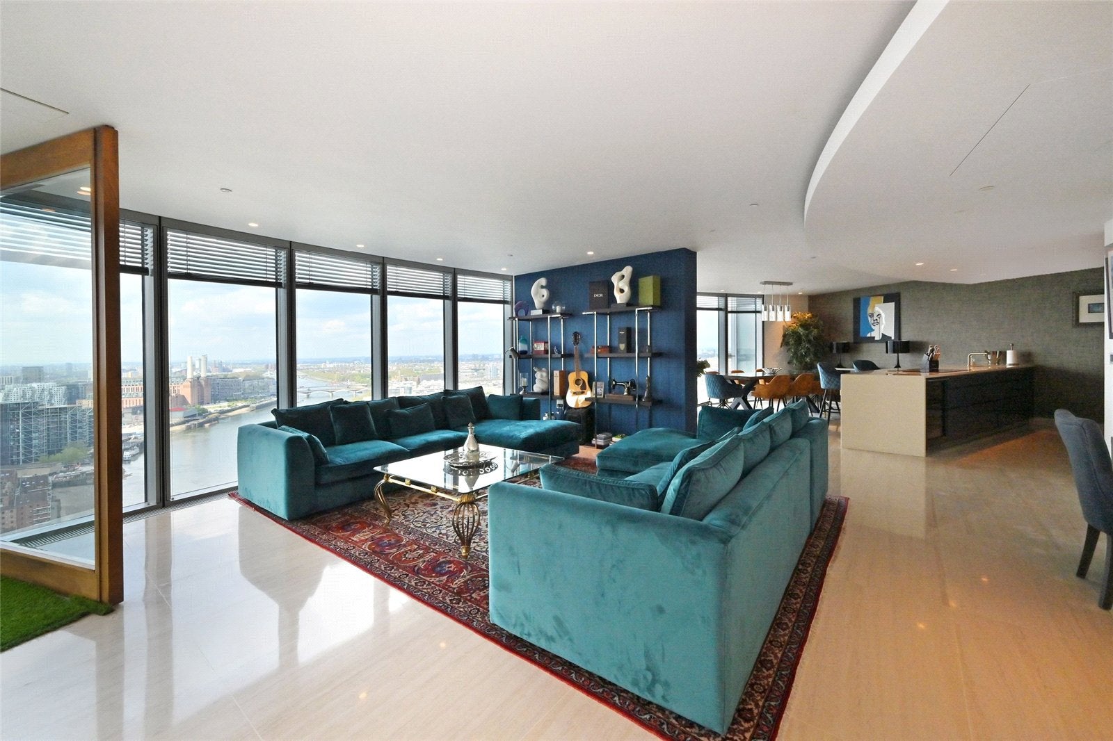 Flat Nine Elms Lane in Greater London