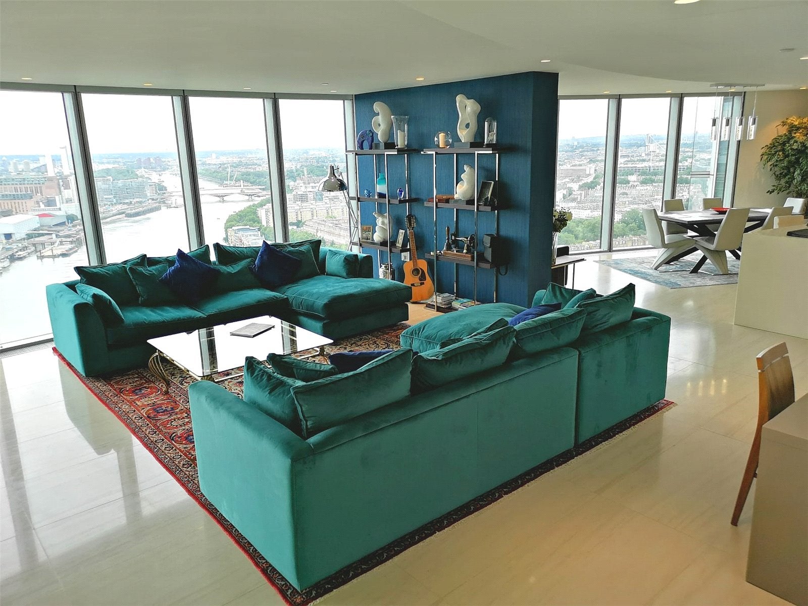 Flat Nine Elms Lane in Greater London