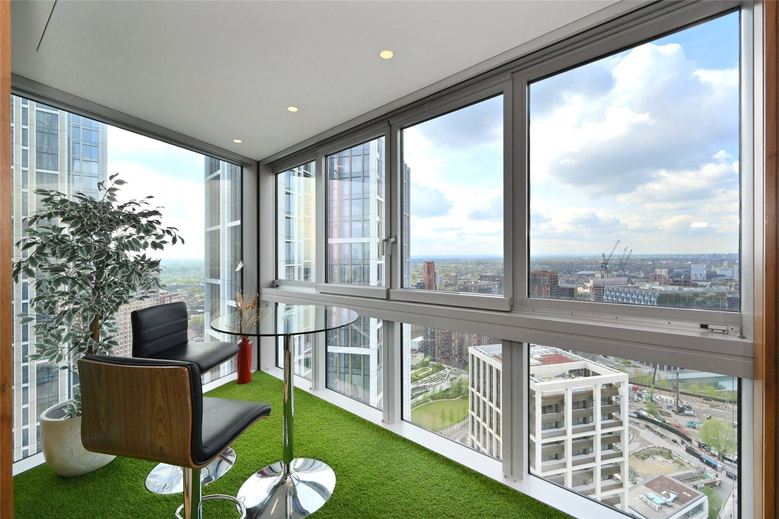 Flat Nine Elms Lane in Greater London