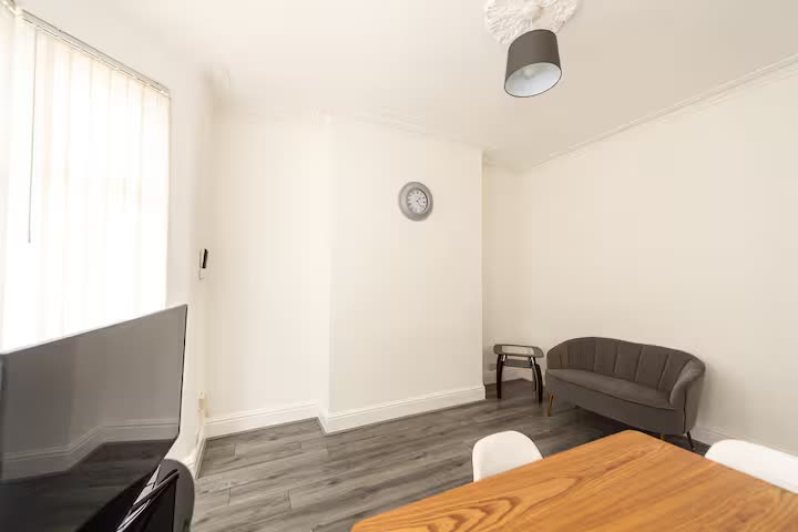 Flat Bingley Road in Liverpool