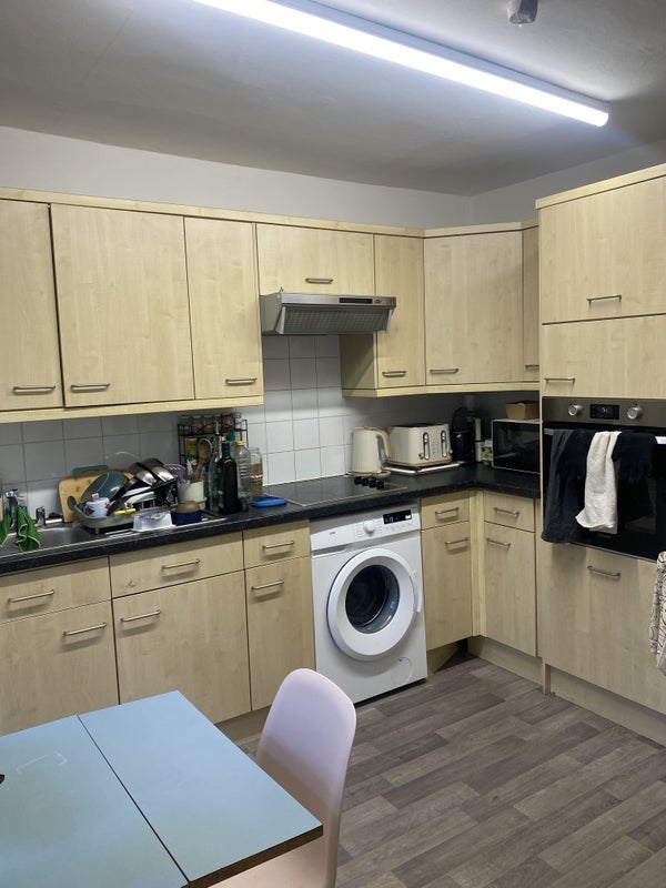Room London Road in Greater London