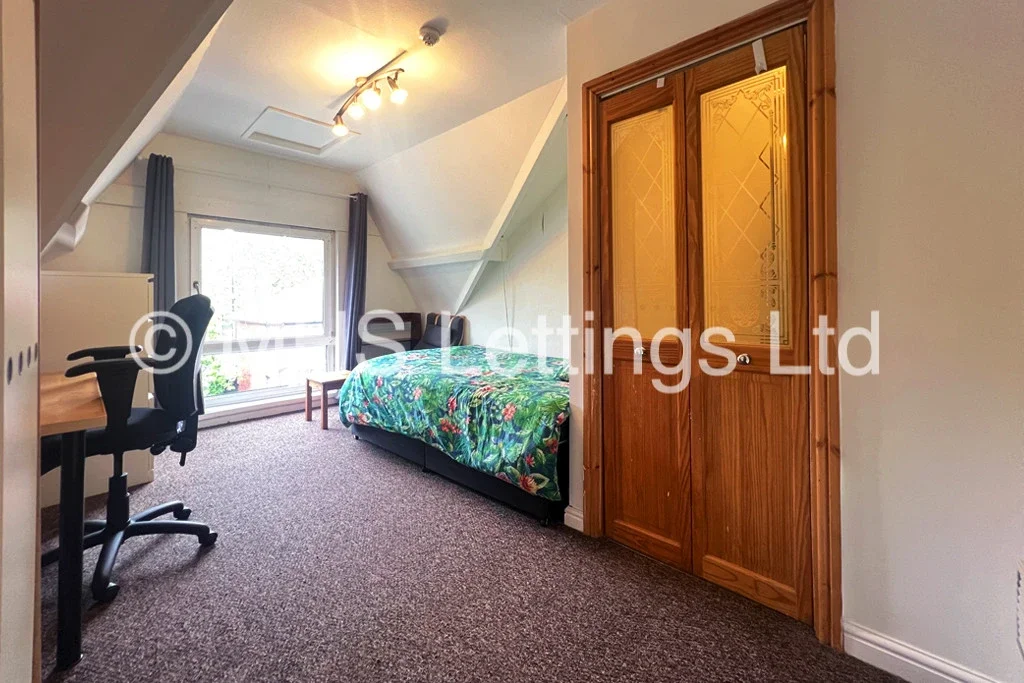 Flat Manor Terrace in Leeds