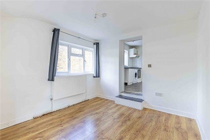 Flat Watling Street in Hertsmere